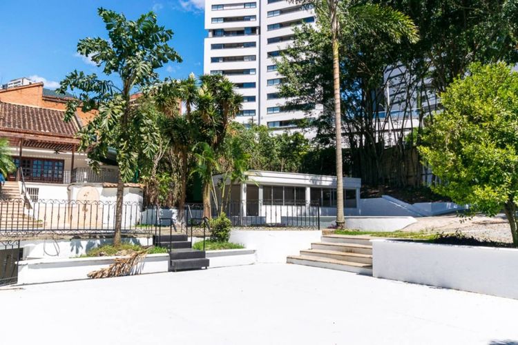 Casa de 7 alcobas en arriendo en Loma Del Campestre, Medellín, 450 m² · foto 4 de 24