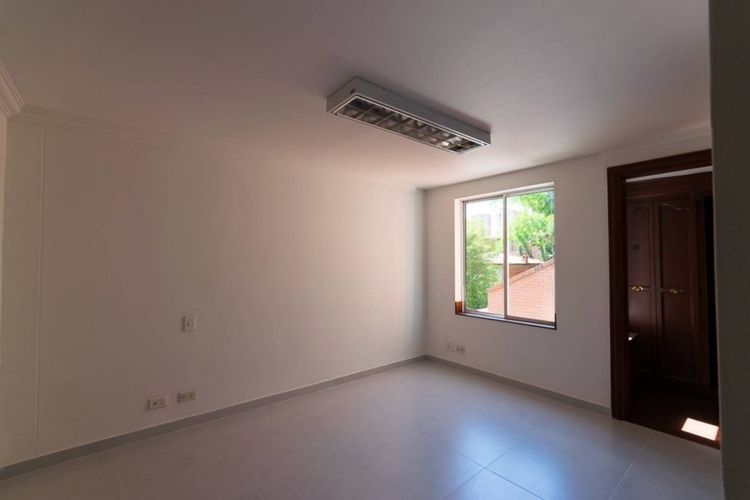 Casa de 7 alcobas en arriendo en Loma Del Campestre, Medellín, 450 m² · foto 17 de 24