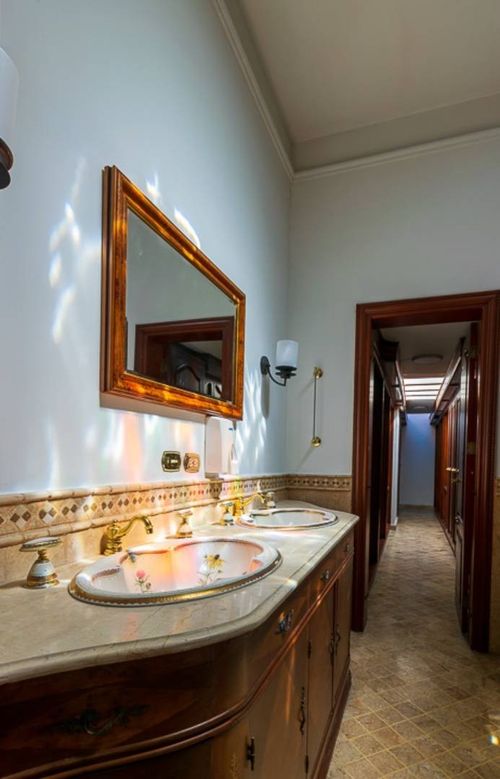 Casa de 7 alcobas en arriendo en Loma Del Campestre, Medellín, 450 m² · foto 23 de 24