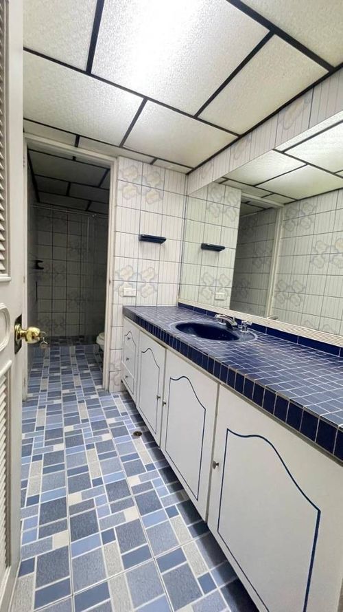 Casa de 5 alcobas en venta en La Castellana, Medellín, 306 m² · foto 7 de 24