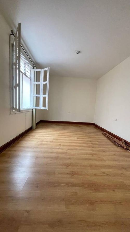 Casa de 5 alcobas en venta en La Castellana, Medellín, 306 m² · foto 10 de 24