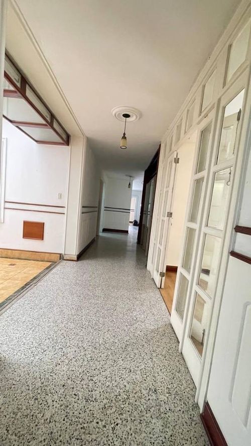 Casa de 5 alcobas en venta en La Castellana, Medellín, 306 m² · foto 18 de 24