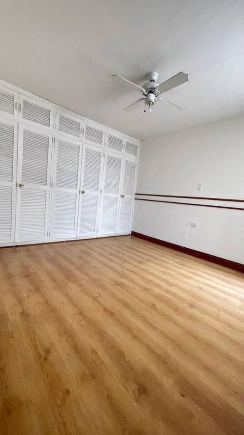 Casa de 5 alcobas en venta en La Castellana, Medellín, 306 m² · foto 22 de 24