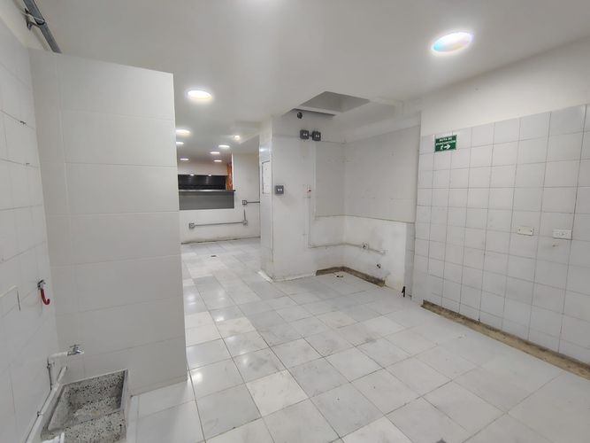 Local en arriendo en El Poblado, Medellín, 50 m² · foto 3 de 9