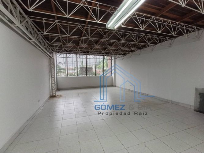 Bodega en arriendo en Cristo Rey, Medellín, 220 m² · foto 10 de 16