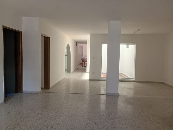 Oficina en arriendo en Laureles, Medellín, 180 m² · foto 2 de 18
