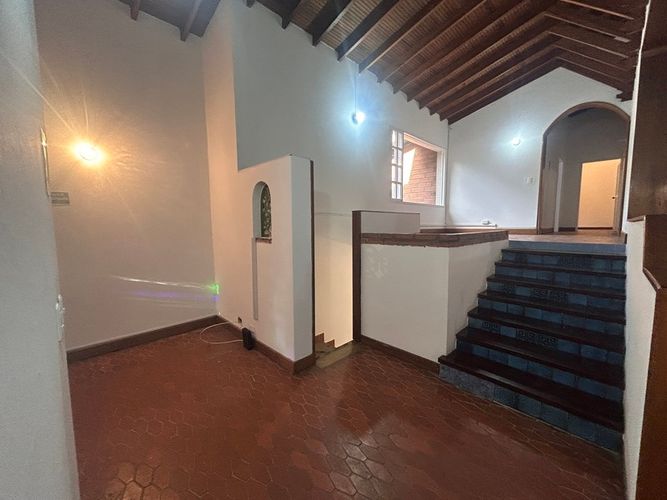 Casa de 4 alcobas en arriendo en Transversal Inferior, Medellín, 330 m² · foto 3 de 20