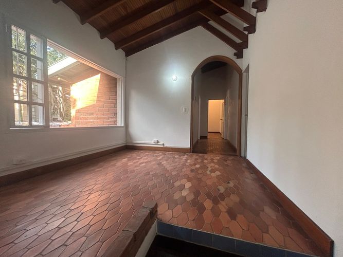 Casa de 4 alcobas en arriendo en Transversal Inferior, Medellín, 330 m² · foto 4 de 20