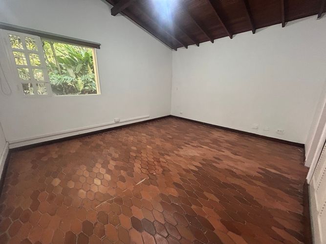 Casa de 4 alcobas en arriendo en Transversal Inferior, Medellín, 330 m² · foto 6 de 20