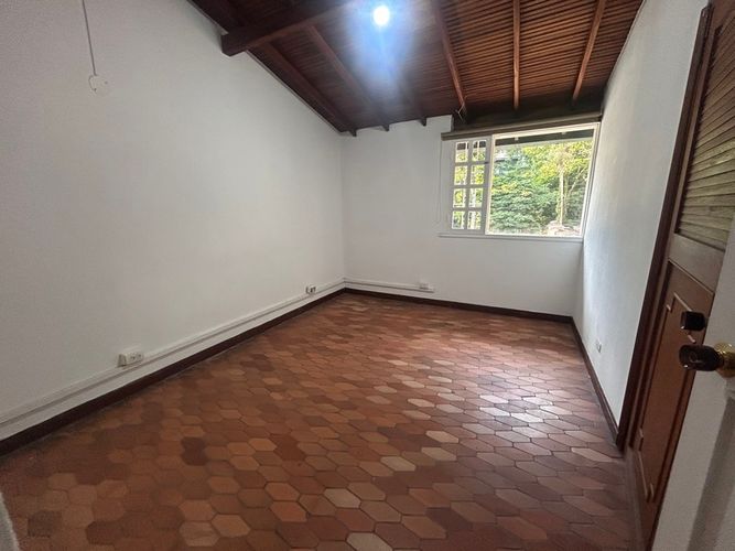 Casa de 4 alcobas en arriendo en Transversal Inferior, Medellín, 330 m² · foto 7 de 20