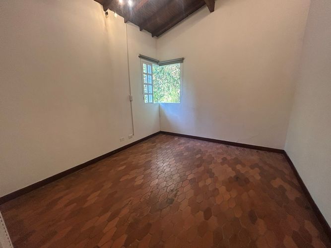 Casa de 4 alcobas en arriendo en Transversal Inferior, Medellín, 330 m² · foto 8 de 20