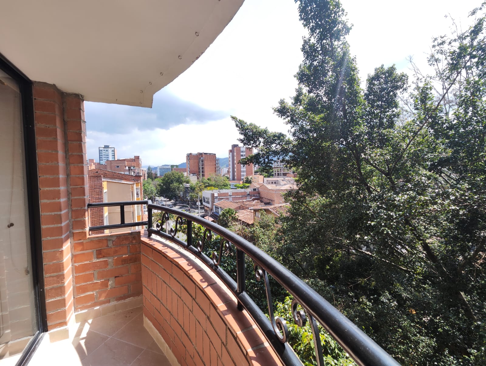 Apartamento en arriendo en Laureles, Medellín · foto 2 de 18