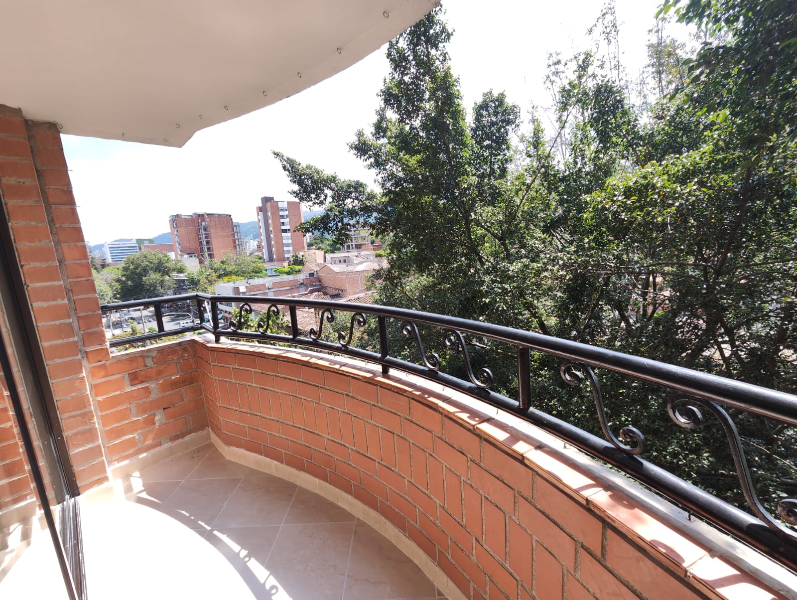Apartamento en arriendo en Laureles, Medellín · foto 3 de 18