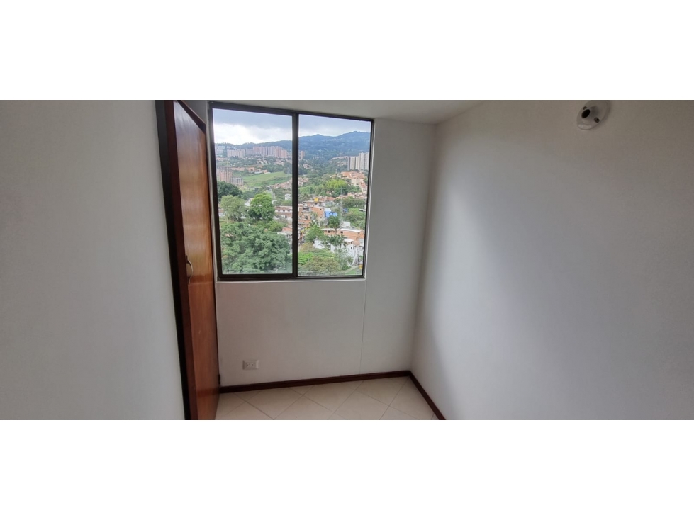 Apartamento en arriendo en Los Colores, Medellín · foto 5 de 15