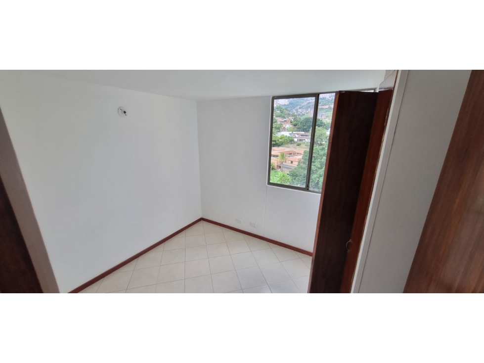Apartamento en arriendo en Los Colores, Medellín · foto 6 de 15