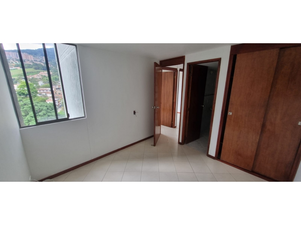 Apartamento en arriendo en Los Colores, Medellín · foto 14 de 15