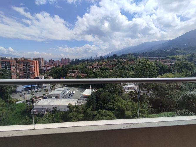 Apartamento de 3 alcobas en arriendo en Loma Del Escobero, Envigado, 97 m² · foto 12 de 14