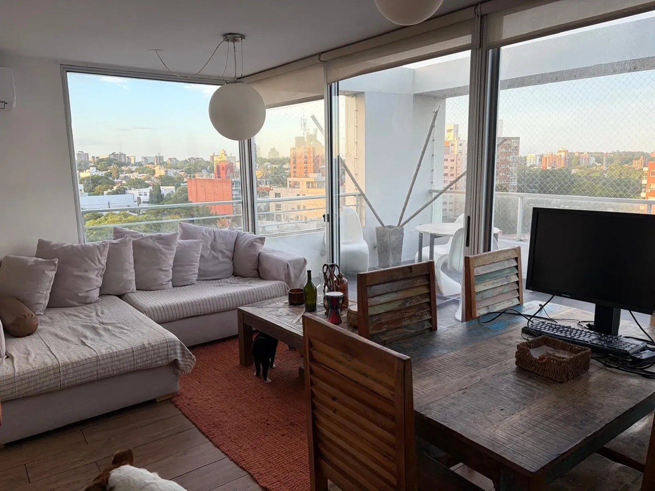 Alquiler Penthouse En Malvin Con Vista Al Mar, 2 Dormitorios Y 2 Baños, 2 pisos, Cochera, Portería Y Piscina