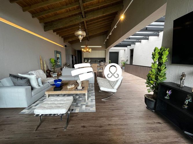 Casa de 4 alcobas en venta en Vía Las Palmas, Envigado, 1600 m² · foto 2 de 17