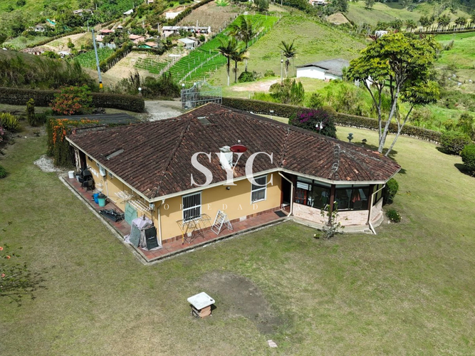 Finca en venta en El Carmen De Viboral, El Carmen de Viboral, 4900 m² · foto 2 de 21