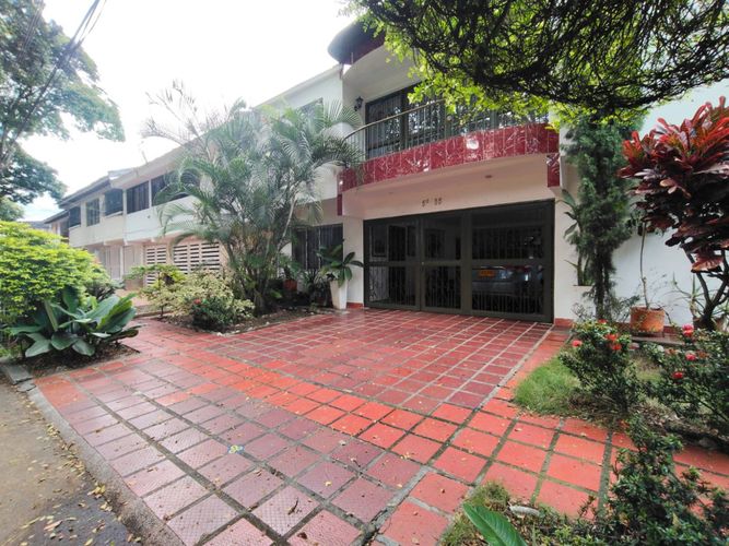 Casa de 5 alcobas en venta en Tequendama, Cali, 400 m² · foto 2 de 24