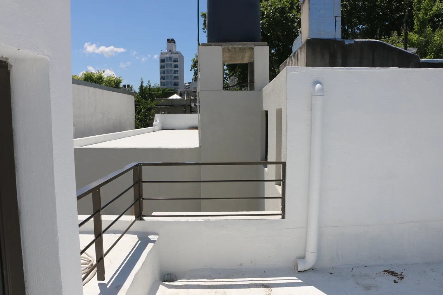ALQUILER EN TRES CRUCES, 1 DORMITORIO Y ALTILLO, PLANTA BAJA AL CONTRA FRENTE, AZOTEA PARRILLERO, Y GASTOS BAJOS · Foto 8