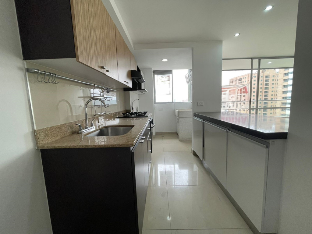 Apartamento en arriendo en El Poblado, Medellín · foto 2 de 19
