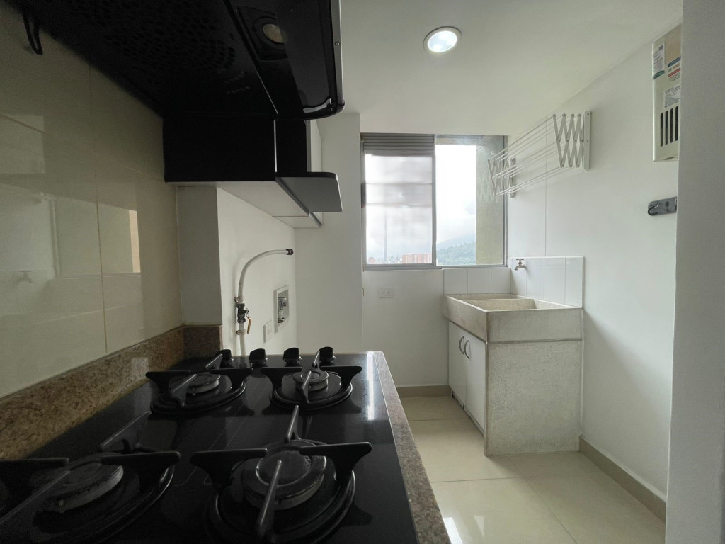 Apartamento en arriendo en El Poblado, Medellín · foto 3 de 19