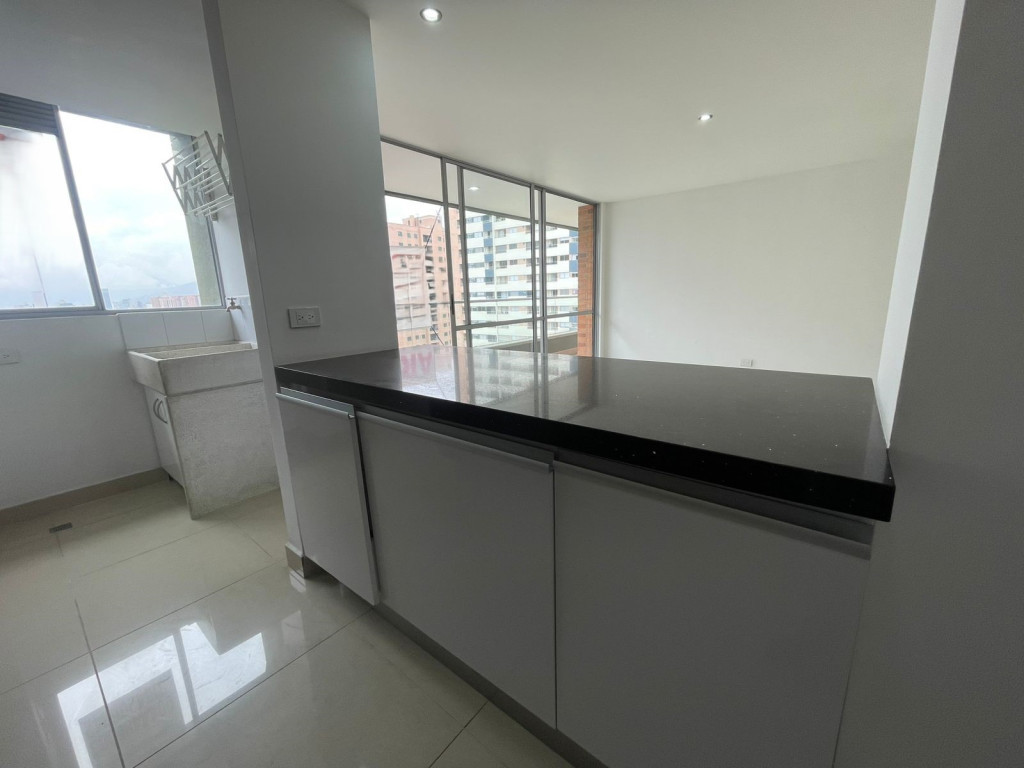 Apartamento en arriendo en El Poblado, Medellín · foto 4 de 19