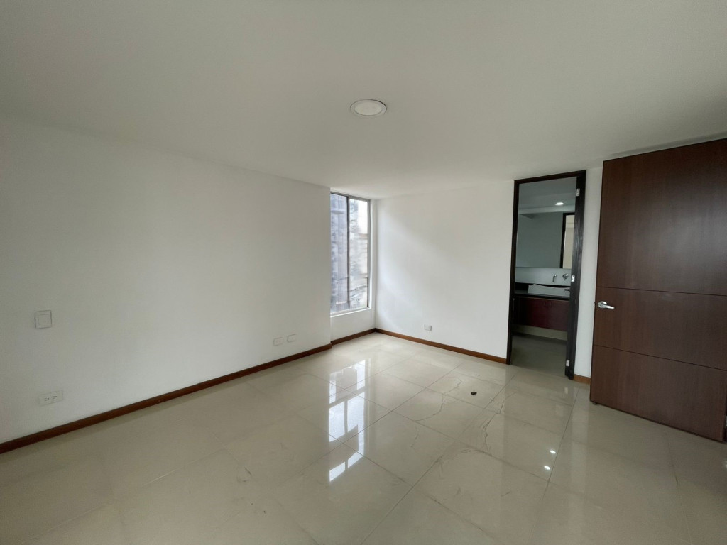 Apartamento en arriendo en El Poblado, Medellín · foto 9 de 19