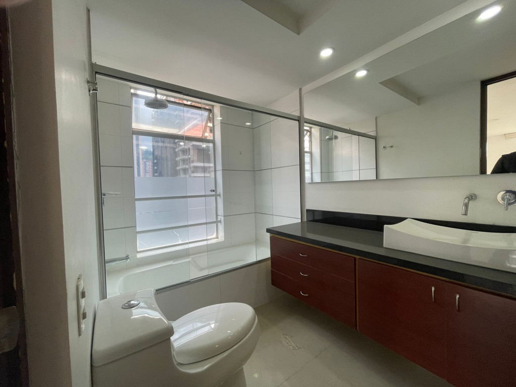 Apartamento en arriendo en El Poblado, Medellín · foto 11 de 19