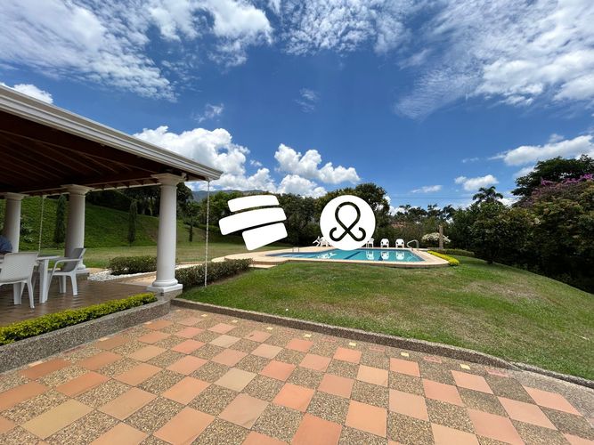 Finca en venta en Copacabana, 6400 m² · foto 7 de 13