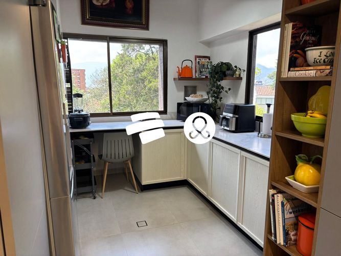 Apartamento de 3 alcobas en venta en El Tesoro, Medellín, 253 m² · foto 5 de 24