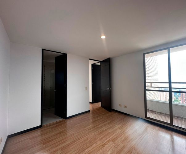 Apartamento de 2 alcobas en arriendo en El Poblado, Medellín, 87 m² · foto 12 de 18