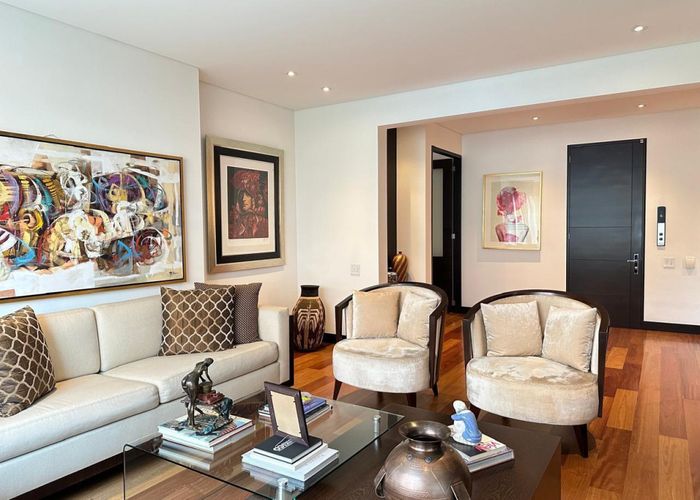 Apartamento de 3 alcobas en venta en Los Rosales, Bogotá, 300 m² · foto 2 de 21