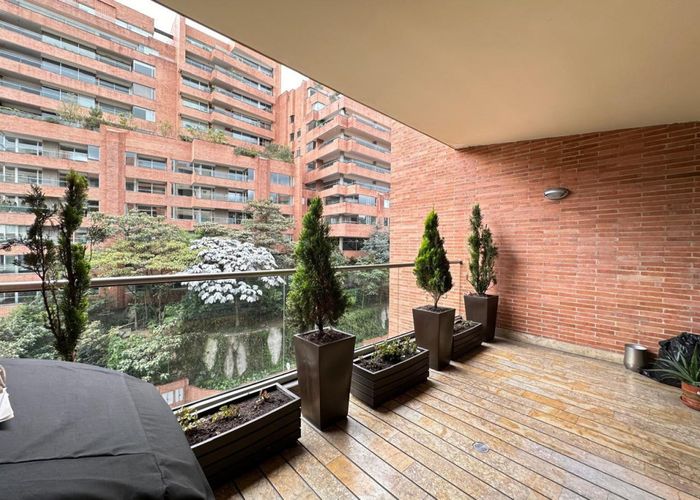 Apartamento de 3 alcobas en venta en Los Rosales, Bogotá, 300 m² · foto 3 de 21