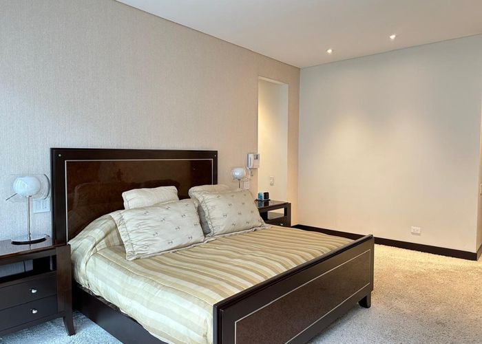 Apartamento de 3 alcobas en venta en Los Rosales, Bogotá, 300 m² · foto 12 de 21