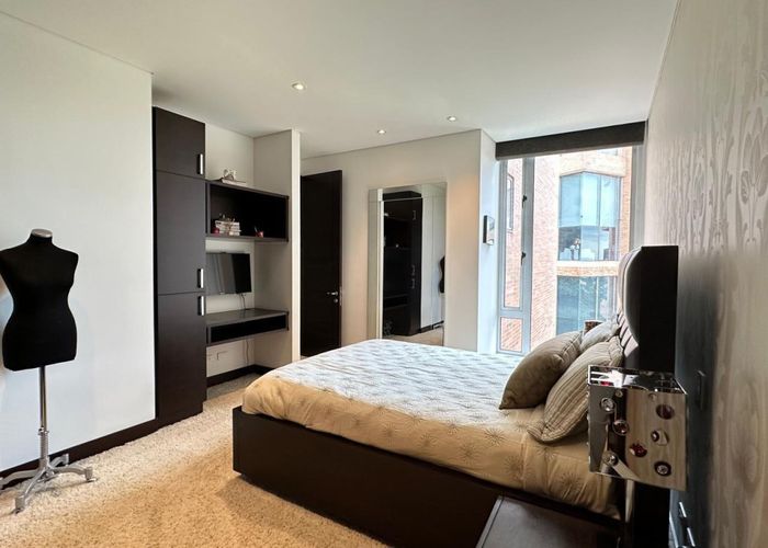 Apartamento de 3 alcobas en venta en Los Rosales, Bogotá, 300 m² · foto 14 de 21