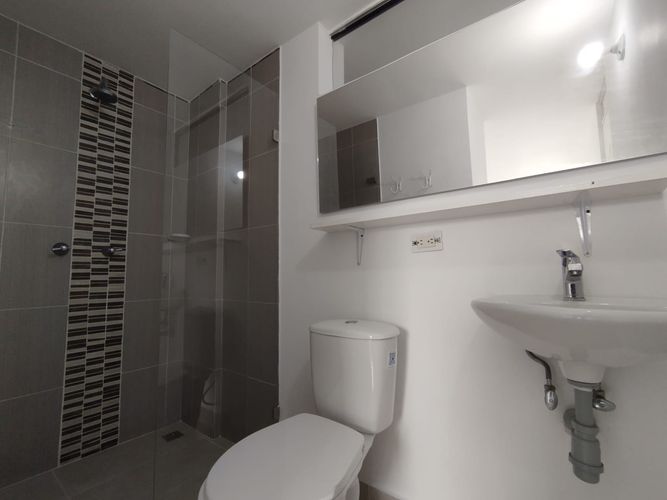 Apartamento de 2 alcobas en arriendo en Loma Del Indio, Medellín, 57 m² · foto 2 de 19