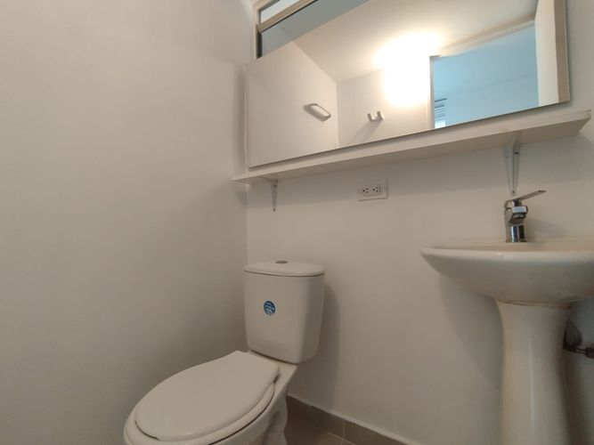 Apartamento de 2 alcobas en arriendo en Loma Del Indio, Medellín, 57 m² · foto 7 de 19
