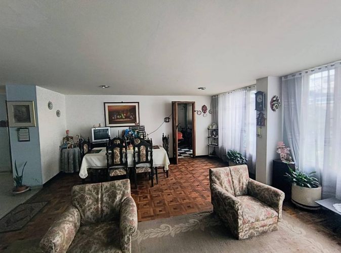 Casa de 5 alcobas en venta en Normandia, Bogotá, 273 m² · foto 6 de 22