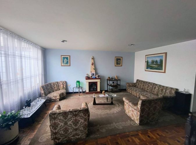 Casa de 5 alcobas en venta en Normandia, Bogotá, 273 m² · foto 7 de 22
