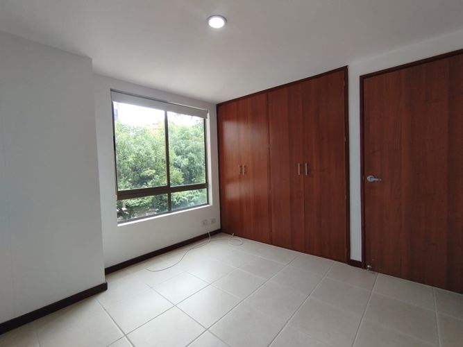 Apartamento de 3 alcobas en arriendo en El Poblado, Medellín, 127 m² · foto 2 de 20