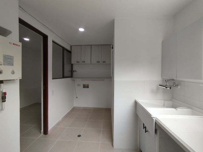 Apartamento de 3 alcobas en arriendo en El Poblado, Medellín, 127 m² · foto 18 de 20