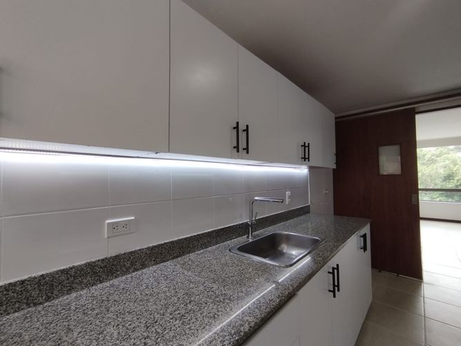 Apartamento de 3 alcobas en arriendo en El Poblado, Medellín, 127 m² · foto 19 de 20