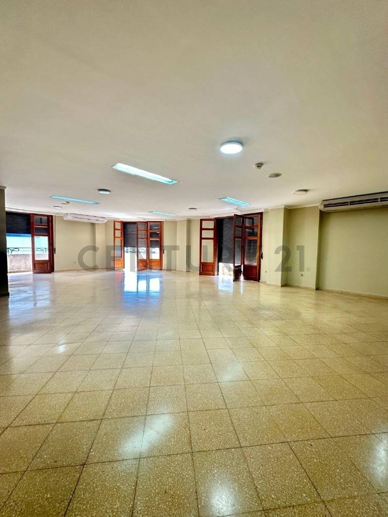PISO COMPLETO EN ESQUINA, UBICACIÓN PRIVILEGIADA EN EL CENTRO HISTÓRICO DE ASUNCIÓN — foto 2