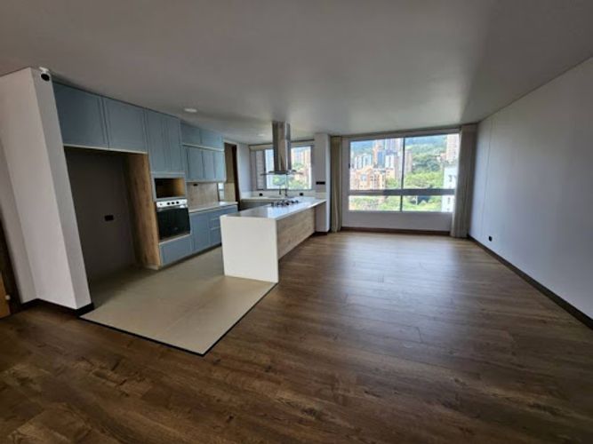 Apartamento de 3 alcobas en arriendo en Los Balsos, Medellín, 210 m² · foto 2 de 24