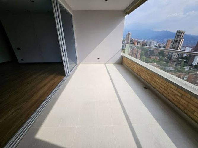 Apartamento de 3 alcobas en arriendo en Los Balsos, Medellín, 210 m² · foto 4 de 24