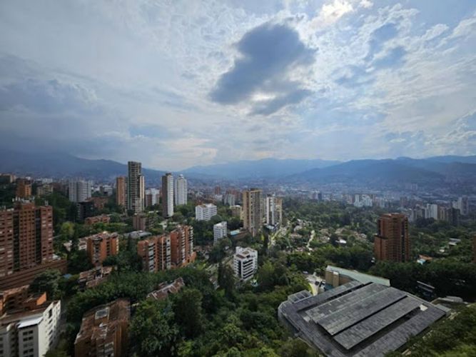 Apartamento de 3 alcobas en arriendo en Los Balsos, Medellín, 210 m² · foto 5 de 24