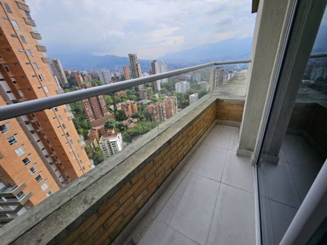 Apartamento de 3 alcobas en arriendo en Los Balsos, Medellín, 210 m² · foto 9 de 24